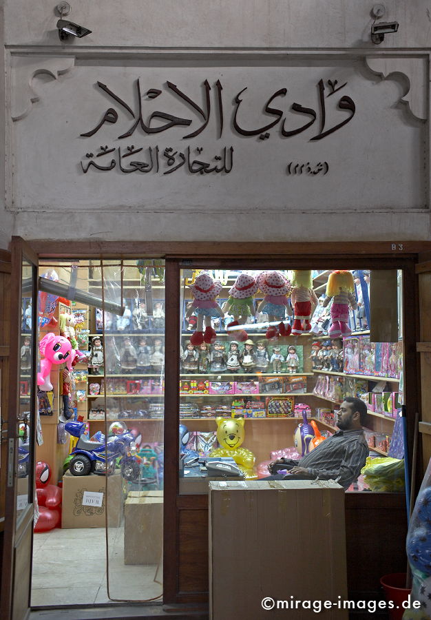 Spielwaren
Deira Old Souk
Schlüsselwörter: orientalisch, oriental, Licht, light, leuchten, shining, trash, Bazar, Markt, market, Laden, shop, store, bunt, colorful,