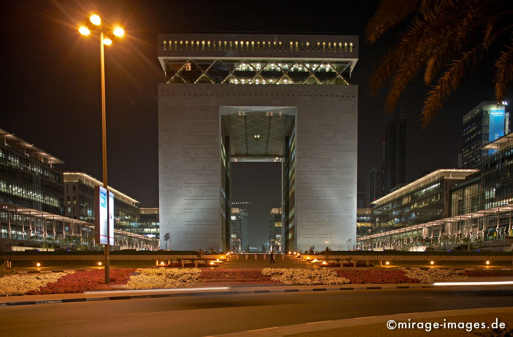 Dubai International Financial Centre
Schlüsselwörter: Architecture1, Boomtown, Geld, Hochhaus, Macht, Stärke, Einfluss, gross, riesig, gigantisch, Stahl, Großstadt, Lichter, gespentisch, Metropole, beleuchtet, Gebäude, Nacht, nachts, Wachstum, Marktwirtschaft, Ökonomie, Metropole, Handelszentrum, Scheich