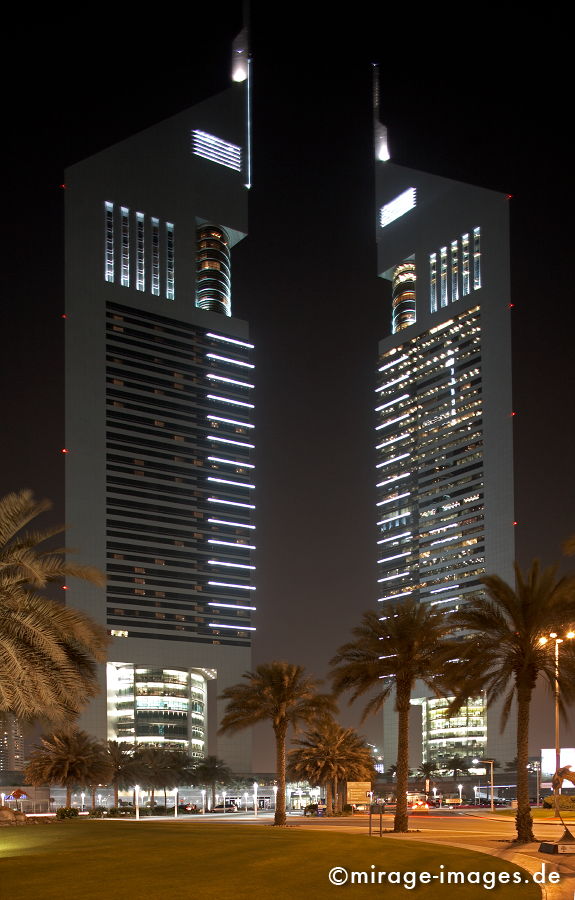 Jumeirah Emirates Towers 
Dubai
Schlüsselwörter: Architecture1, Boomtown, Geld, Hochhaus, Macht, Stärke, Einfluss, gross, riesig, gigantisch, Stahl, Großstadt, Lichter, gespentisch, Metropole, beleuchtet, Gebäude, Nacht, nachts, Wachstum, Marktwirtschaft, Ökonomie, Metropole, Handelszentrum, Scheich