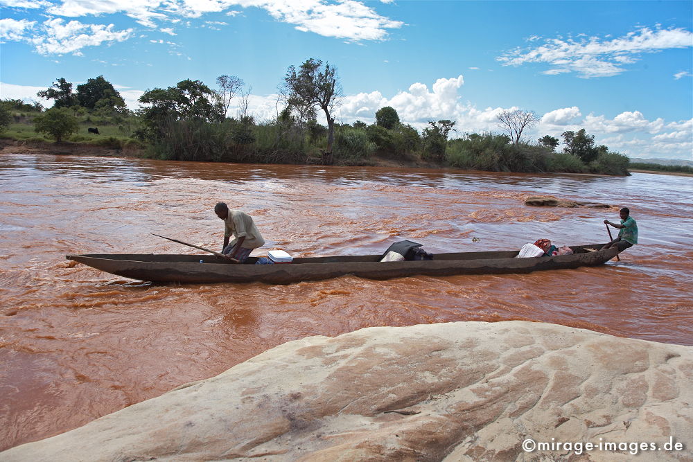 Piroge
Tsiribihina
Schlüsselwörter: Fluss, rot, Wildnis, Stromschnelle, Felsen, Afrika, afrikanisch, Insel, exotisch, tropisch, Armut, Tropen, 3. Welt, Niedriglohn, Indischer Ozean, achte Kontinent, Gewürzinsel, Entwicklungsland, Naturwunder, französisch, Frankreich, Kolonialismus,
