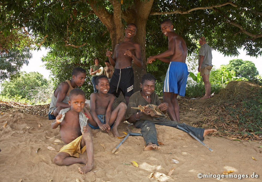 Making Music
Gruppe Jugendlicher Madagassen spielt und tanzt
Schlüsselwörter: madagascar1