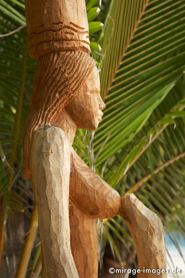 Pride
Toamasina
Schlüsselwörter: beißen, Schmerz, stolz, ethnisch, Skulptur, Holz, schnitzen, selbstbewußt, aufrecht, Mythologie, Naturreligion, Schönheit, Harmonie, edel, erotik, Sinnlichkeit, Sexualität, irritierend, Anmut, Pracht, Grazie, Natur, natürlich, geschnitz, Ebenmaß,