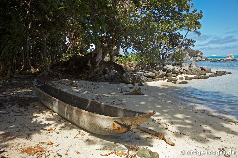 L´ile aux Nattes
Schlüsselwörter: Boot, Schiff, Wasser, Meer, blau, Sand, Sonne, Strand
