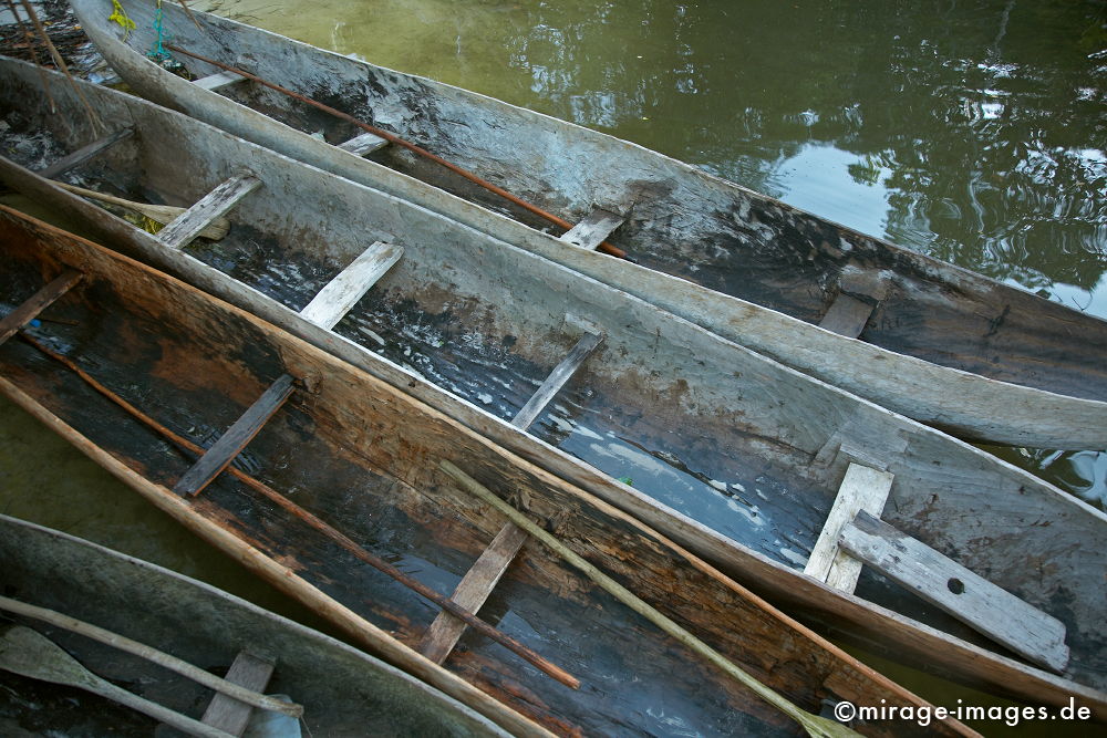 Pirogen
L´ile aux Nattes
Schlüsselwörter: Boote, Wasser, Holz,
