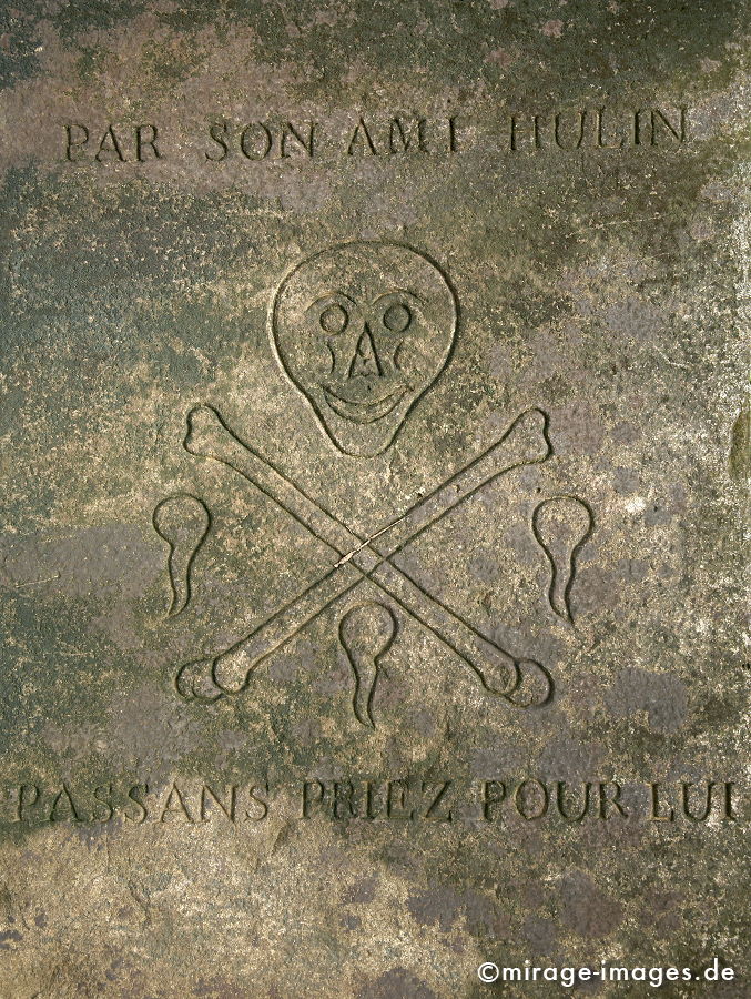 Piratengrab
L�ile Saint Marie Nosy Boraha
Schlüsselwörter: Piraten, Grab, Gräber, Friedhof, alt, Grabstein, Natur, Tod, Beerdigung, beerdigen, Ruhestatt, Gruft, Begräbnisstätte, Seeräuber, Freibeuter, Fächerpalme, Baum des Reisenden, wild, verwildert, überwachsen, Hafen, Freiheit, Versteck, Erinnerung,