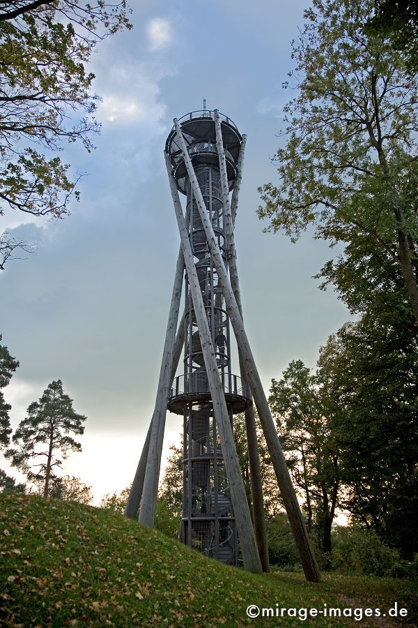 Aussichtsturm auf dem Schlossberg Freiburg
Schlüsselwörter: Fernsicht, Bauholz, Stahl, Konstruktion, Architektur, gedreht, grau, silber, Berg, Herbst, Freizeitvergnügen, Baumstämme, Rast, Pause, Platz, Wald, Eisen, sehenswert, modern, hoch, Übersicht, Park, Schlosspark, Hügel, Holz, Bauwerk, Wendeltreppe,