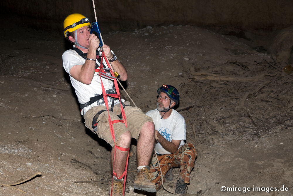 Max in Action
Khaf Thary
Schlüsselwörter: Höhle, Abenteuer, forschen, entdecken, unbekannt, abgelegen, dunkel, Stille, Felsen, unwirtlich, Gebirge, Berge, klettern, 