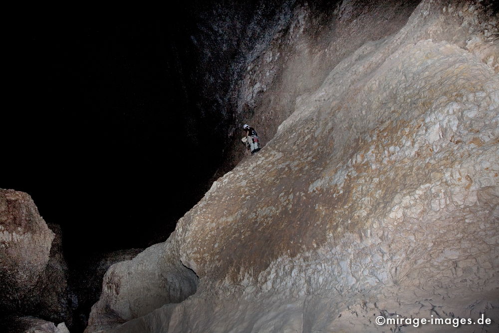 Ray
Khaf Thary
Schlüsselwörter: Höhle, Abenteuer, forschen, entdecken, unbekannt, abgelegen, dunkel, Stille, Felsen, unwirtlich, Gebirge, Berge, Canyon, Schlucht, klettern, 