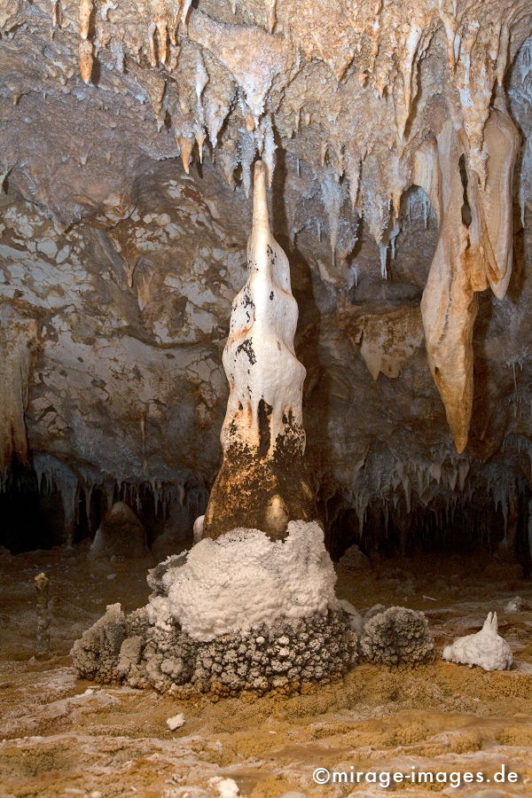Stalagmite
Khaf Thary
Schlüsselwörter: Höhle, Abenteuer, forschen, entdecken, unbekannt, abgelegen, dunkel, Stille, Felsen, unwirtlich, klettern, Stalagmiten, Natur, surreal, Geologie, 