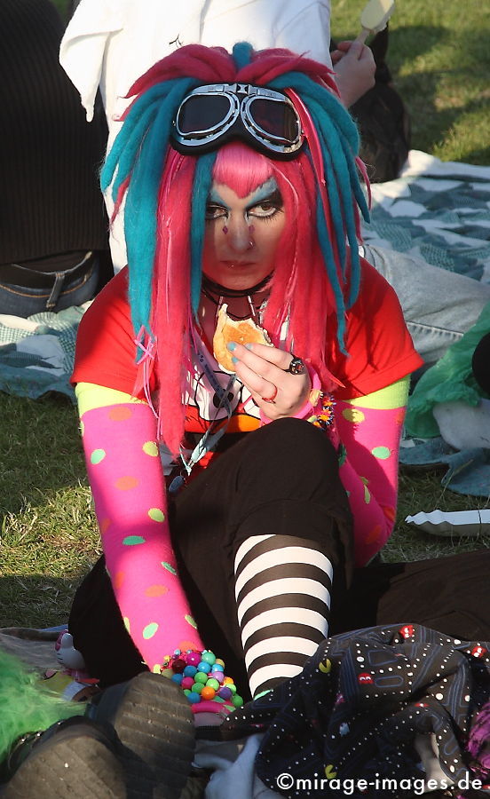 Japan Tag
Dsseldorf
Schlüsselwörter: Rollenspiel, Cosplay, Comic, Manga, Anime, Jugendkultur, Japan, japanisch, Fernost, bunt, schrill, Pop, Popkultur, futuristisch, virtuell, Fantasie, bizarr, Abenteuer, schräg, Gender, Spiel, Imagination, Fiktion, exotisch, Kultur, Outfit, Mädchen