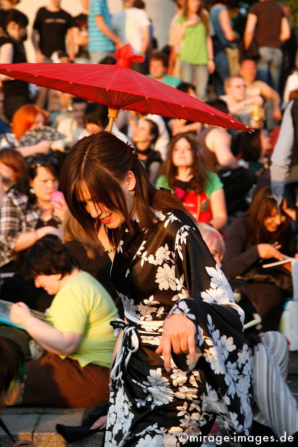 Japan Tag
D�sseldorf
Schlüsselwörter: traditionell, Kimono, M�dchen, vital, Lachen, Schirm, Rollenspiel, Cosplay, Comic, Manga, Anime, Jugendkultur, Japan, japanisch, Fernost, bunt, schrill, Pop, Popkultur, futuristisch, virtuell, Fantasie, bizarr, Visu, fashion, Mode, exotisch, Spiel,