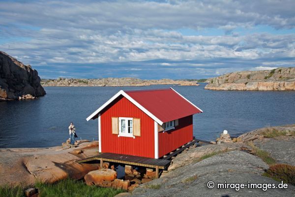red house 
Kungshamn
Schlüsselwörter: Traum, blau, rot, Sonne, Himmel, einsam, vereinzelt, Haus, Wasser, Schären, Felsen, Meer,