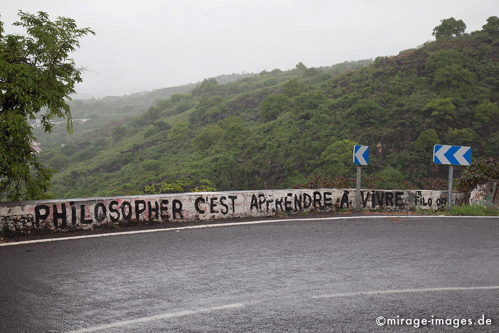 Philosopher c´est apprendre á vivre
Schlüsselwörter: Graffiti, Strasse, Philosophie, denken, abstrakt, anspruchsvoll, intellektuell, 