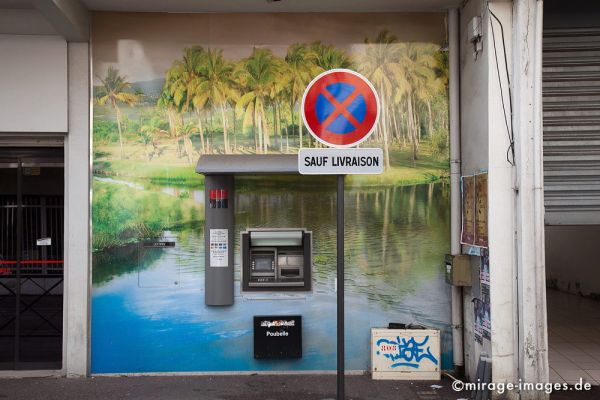ATM
Saint-Paul
Schlüsselwörter: Geldautomat, Mülleimer, Halteverbot, kurios, urban, Fototapete, Palmen, bizarr, 