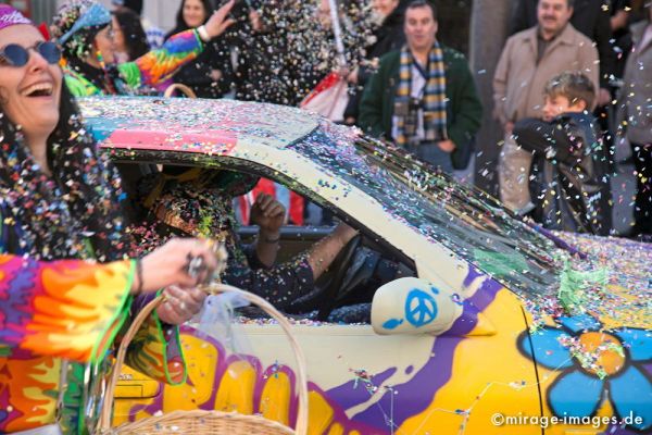 Hippies
Sion
Schlüsselwörter: Fasnacht, Brauch, Tradition, Umzug, Umzüge, Humor, Musik, Comic, Kostüme, Verkleidung, kostümiert, Karneval, Fantasie, Spektakel, Guggen, bunt, schrill, 