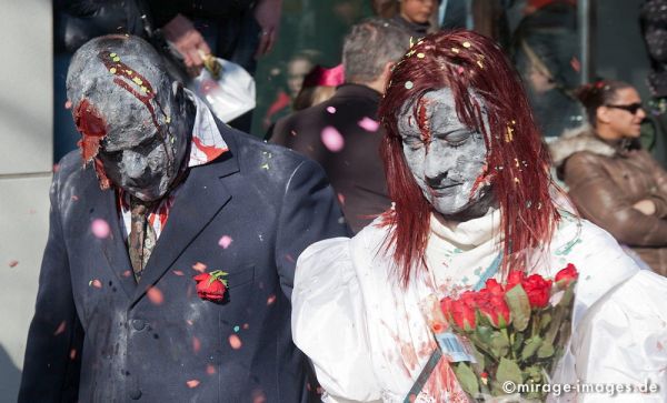 The Undead and Roses
Sion
Schlüsselwörter: Fasnacht, Brauch, Tradition, Umzug, Umzüge, Humor, Musik, Comic, Kostüme, Verkleidung, kostümiert, Karneval, Fantasie, Spektakel, Guggen, bizarr, schrill, 