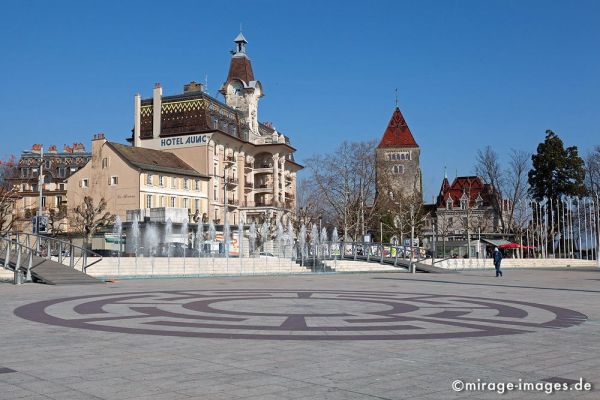 Place du Port
Lausanne
Schlüsselwörter: Hotel, alt, Luxus, Schönheit, Dekadenz, Platz, großzügig, Reichtum, Wohlstand, Glanz, Pracht, Kultur, Sonne, Himmel, blau, Château d'Ouchy, Hotel au Lac