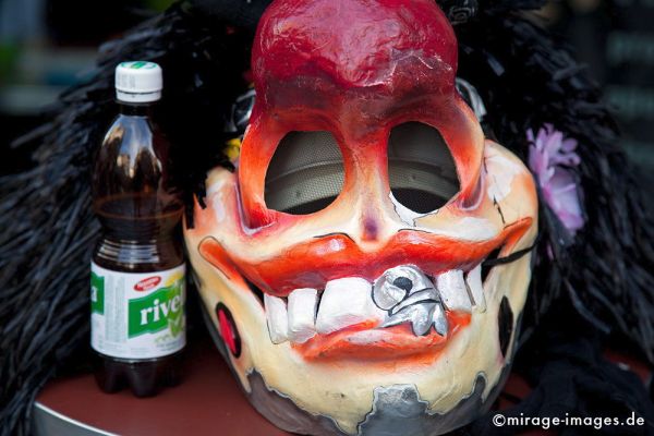 Rivella
Schlüsselwörter: Fasnacht, Larve, Maske, Thema, Cortèges, Brauch, Tradition, Umzug, Umzüge, Humor, Musik, Comic, rot, 