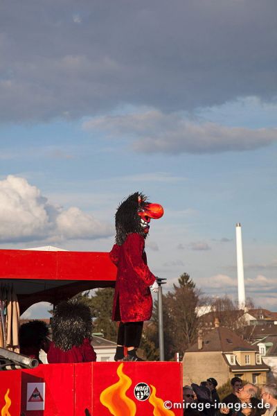Red Waggis
Schlüsselwörter: Waggis, Wagen, Kostüm, Fasnacht, Larve, Masken, Cliquen, Sujet, Thema, Cortèges, Brauch, Tradition, Umzug, Humor, Comic, 