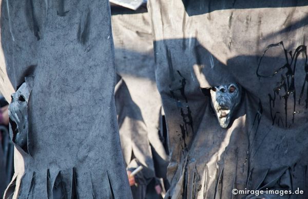 The Oil and the Death
Schlüsselwörter: Öl, Tod, grau, Politik, Kritik, Sarkasmus, Kostüm, Fasnacht, Larve, Masken, Cliquen, Sujet, Thema, Cortèges, Brauch, Tradition, Umzug, 