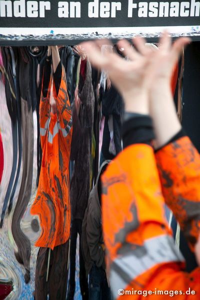 Kids Hands
Schlüsselwörter: Zerrspiegel, Spiegelung, Menschen, Kind, Personen, Hände, Fasnacht, Sujet, Thema, Cortèges, Brauch, Tradition, Umzug, Umzüge, 
