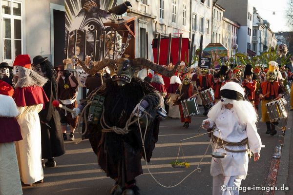 Justice
Schlüsselwörter: Justitia, Monster, Fasnacht, Larve, Masken, Cliquen, Sujet, Thema, Cortèges, Guggenmusik, Brauch, Tradition, Umzug, Umzüge, Humor, Musik, Comic, 