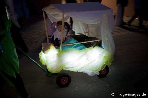 Baby Buggy
Schlüsselwörter: nachts, Kind, , Basler Münster, beleuchtet, Fasnacht, kunstvoll, Cliquen, Sujet, Thema, Cortèges, Brauch, Tradition, Umzug, 