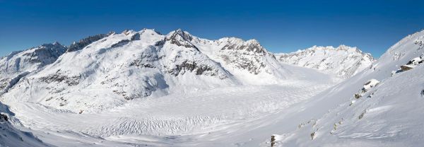 Aletschgletscher
Brig
Schlüsselwörter: UNESCO Weltkulturerbe Eis Schnee Winter Kälte weiss Sonne kalt Fels Steine Berge Berg Gebirge wild romantisch rauh ungezähmt Naturschutz geschützt gefroren Gletscher Klima Rückgang Wolke Landschaft unberührt 