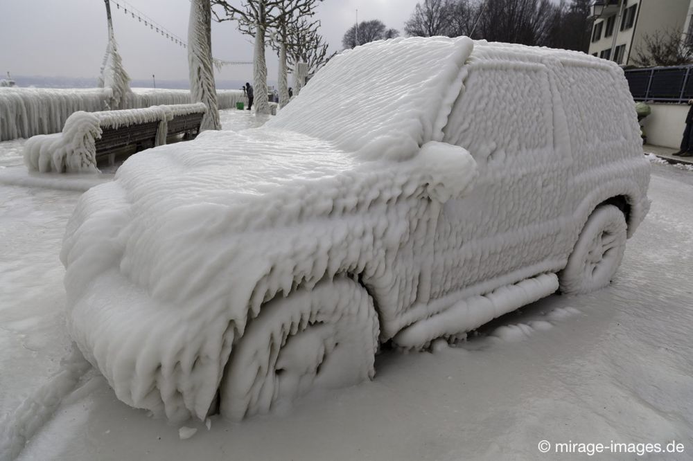 Glacé
Versoix Lac Léman
Schlüsselwörter: Zuckerguss Glatteis Eis vereist arktisch Winter Kälte sibirisch Frost Skulptur Auto malerisch pittoresk bizarr surrealistisch selten unbrauchbar Attraktion extrem eingepackt hilflos Fahrzeug Kunstwerk unbeweglich Ruhe friedlich Schönheit Zauber Spektake