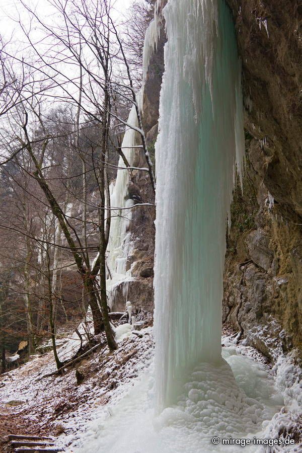 Gorges de l'Areuse
Val de Travers
Schlüsselwörter: Eis Eiszapfen Wasser Schnee Winter Kälte weiss kalt Fels Steine wild Wildnis romantisch rauh ungezähmt Natur natürlich Frost gefroren Jahreszeit Skulptur Elemente Schönheit Stillstand Pracht Zauber verzaubert Magie magisch bizarr Harmonie bewegungslos