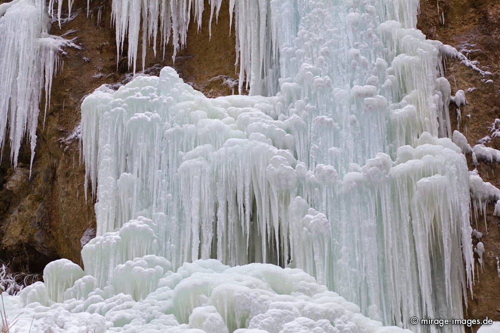 Gorges de l'Areuse
Val de Travers
Schlüsselwörter: Eis Eiszapfen Wasser Schnee Winter Kälte weiss kalt Fels Steine wild Wildnis romantisch rauh ungezähmt Natur natürlich Frost gefroren Jahreszeit Skulptur Elemente Schönheit Stillstand Pracht Zauber verzaubert Magie magisch bizarr Harmonie bewegungslos
