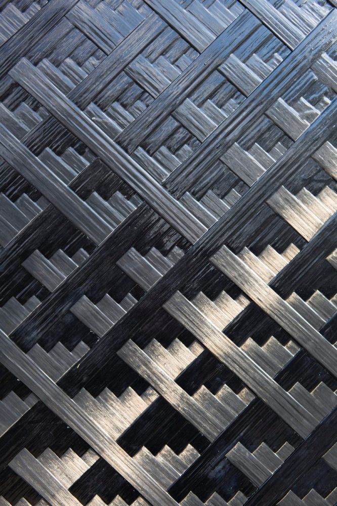 Detail des Carbon Obelisk von Rita McBride 
Gelsenkirchen
Schlüsselwörter: Kunst Textur technisch Material Kohlenstoff Zukunft Gewicht leicht dünn Muster geflochten grau antrazit Skulptur Kultur Landmarke Oberfläche