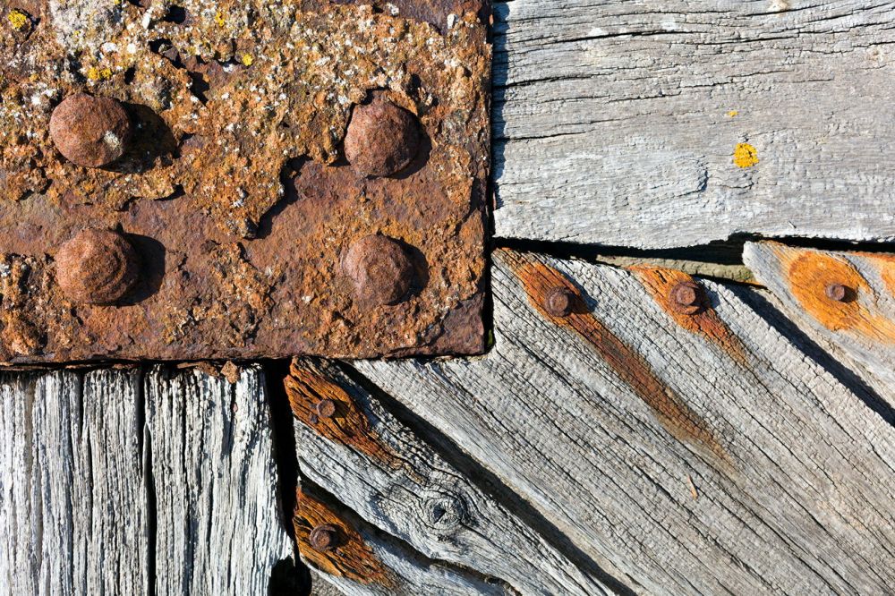 altes verrostet Tor
Rgen
Schlüsselwörter: Rost Eisen Stahl aussen Verwitterung verwittert verrostet Nieten Patina braun abblättern dick Oxidation oxydiert Feuchtigkeit alt