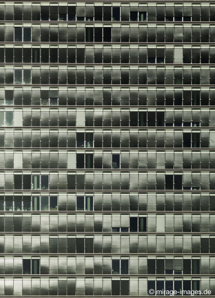 Fassade europäisches Parlament
Luxembourg Kirchberg K2
Schlüsselwörter: Architektur Büro Einfluss Fassade Fenster funktionell Gebäude  Geometrie Glanz Glas Hochhaus Institution Licht makellos modern Place de l'Europe Politik Prestige Reflektion repräsentativ schnörkelos silber Struktur Symmetrie urban Verwaltung Wolke