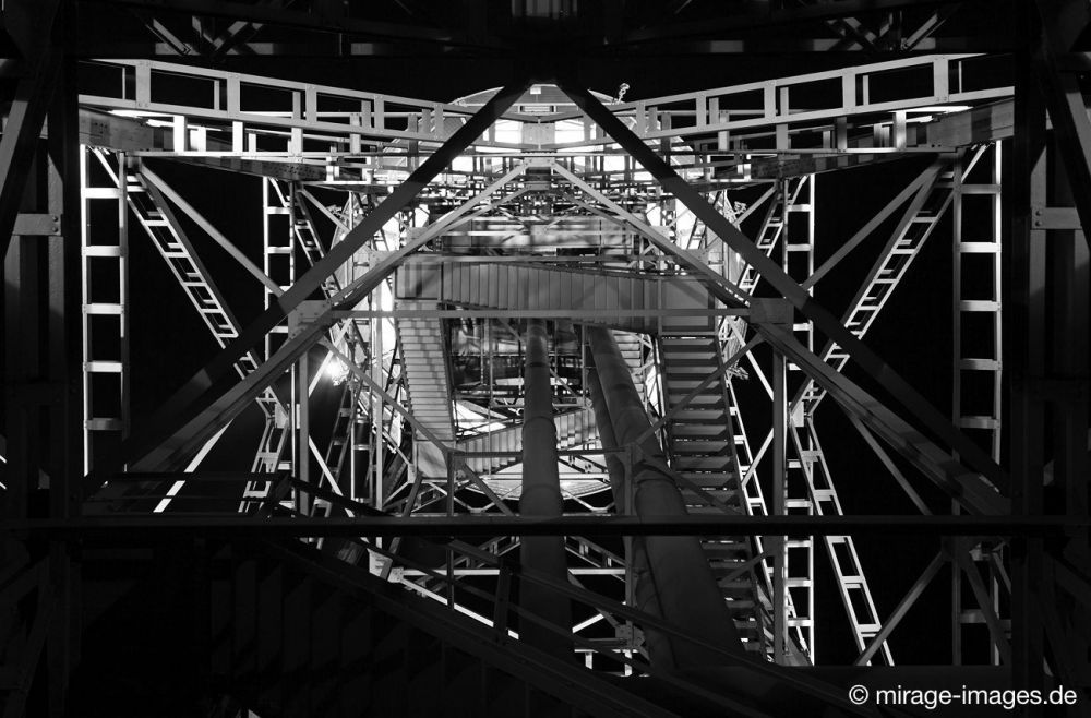 Wasserturm Ruhrtrienale 2012 Urbane K�nste
Bochum Jahrhunderthalle
Schlüsselwörter: Ruhrgebiet Industriegeschichte Revier Eisen Stahl Arbeit Industriekultur Industrieanlage Schwerindustrie Montan Architektur Industrieromantik stillgelegt Attraktion Landmarke Konstruktion Verstrebungen Turm Aufbau Licht nachts Struktur Statik