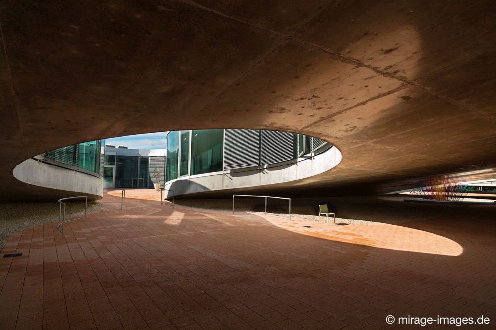 Rolex Learning Center EPFL
Lausanne
Schlüsselwörter: Architektur futuristisch Universität kreativ Kreativität Zukunft modern Avantgarde avantgardistisch exklusiv Jugend urban lifestyle Kultur lernen Investitition Kazuyo Sejima Ryue Nishizawa Architekt Vision revolutionär