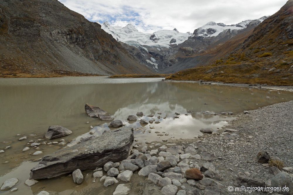 Lej da Vadret 
Oberengadin
Schlüsselwörter: fantastisch phantastisch Wildnis rauh rau Felsen Berge Berg hochalpin Gebirge mystisch geheimnisvoll Natur natürlich Wolken urtümlich Kulisse sauber unwegsam Stille ursprünglich zerbrechlich fragil sensibel kantig kraftvoll einsam abgeschieden unbewohn