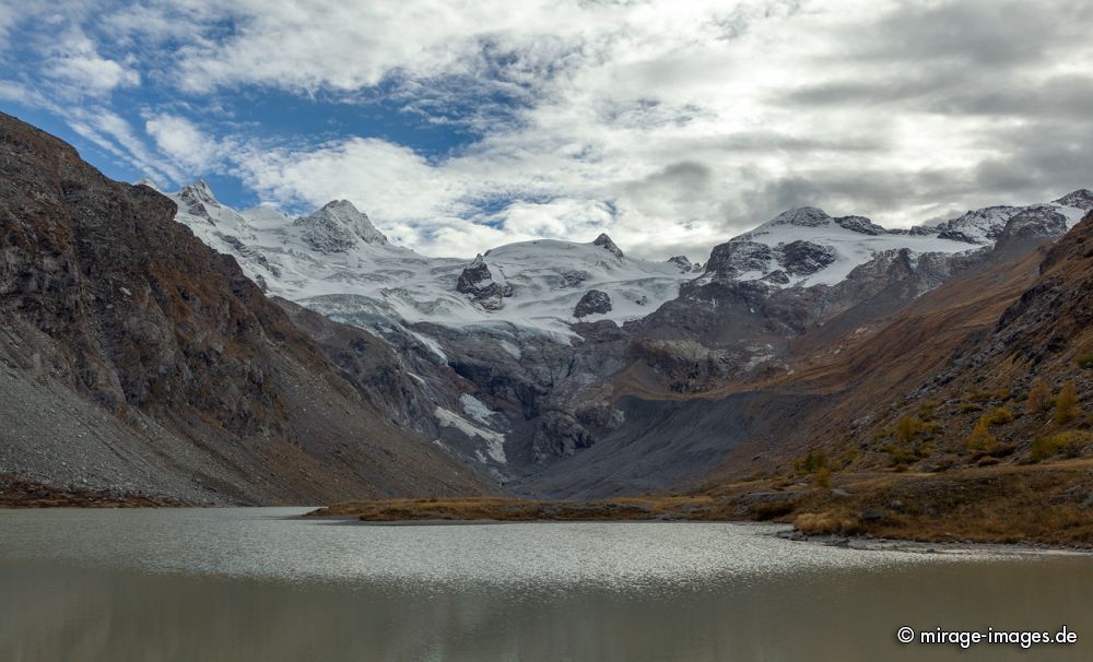 Lej da Vadret
Oberengadin

Schlüsselwörter: fantastisch lakes1 Wildnis rau Felsen Berge Berg hochalpin Gebirge mystisch geheimnisvoll Natur natürlich Wolken urtümlich Kulisse sauber unwegsam Stille ursprünglich zerbrechlich fragil sensibel kantig kraftvoll einsam abgeschieden unbewohnt