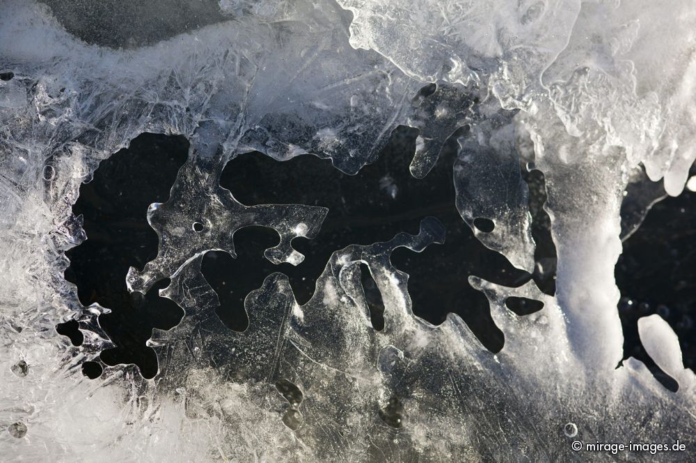 Art on Ice
Lötschental
Schlüsselwörter: Eis, Muster, Textur, Fantasie, Wasser, gefroren, kalt, Kälte, Winter,