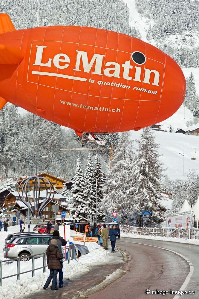 35. international Balloon Festival - "Zeppelin" of Jacques-Antoine Besnard avec le drigeable
Chteau-dx

