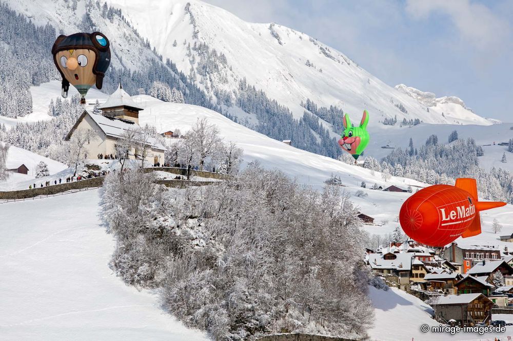 35. international Balloon Festival - "Zeppelin" of Jacques-Antoine Besnard avec le drigeable and the Hot air balloon of Vincent Demelenne (B)
Chteau-dx
