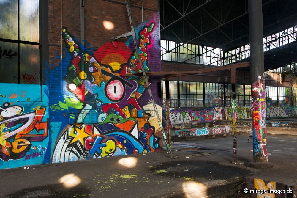 Dortmund
Schlüsselwörter: Fantasie, bunt, schrill, Kunst, farbig, wild, comic, Bilder, Zeichen, Schriften, Wand, öffentlicher Raum, anonym, illegal, Grauzone, Sprühdosen, Farbe, Sprayer, sprühen, Vandalismus, Strassenkunst, Kultur, Gegenkultur, Kreativität, kreativ, urban,