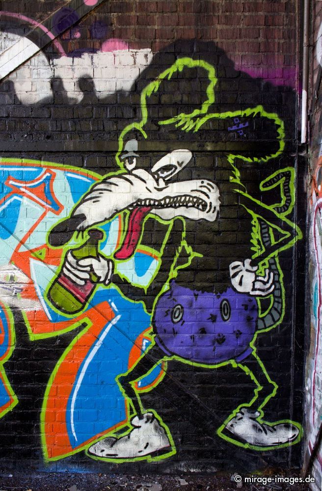 Angry Mouse
Dortmund
Schlüsselwörter: Fantasie, bunt, schrill, Kunst, farbig, wild, comic, Bilder, Zeichen, Schriften, Wand, öffentlicher Raum, anonym, illegal, Grauzone, Sprühdosen, Farbe, Sprayer, sprühen, Vandalismus, Strassenkunst, Kultur, Gegenkultur, Kreativität, kreativ, urban,