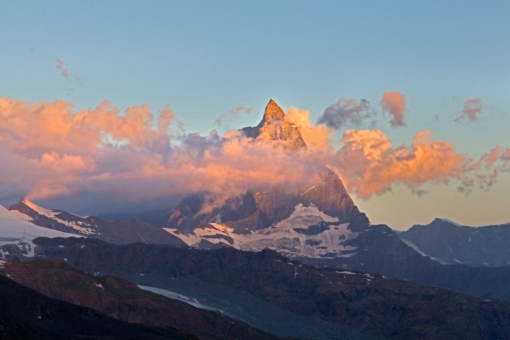 Mont Cervin
Zermatt
Schlüsselwörter: Alpen, Gebirge, Geheimnis, Berg, Hochland, wandern, Wanderung, Hochgebirge, alpin, Freizeit, Tourismus, Erholung, Ausflug, Ausflugsziel, Schnee, Magie, kantig, kraftvoll, Licht, mächtig, Gletscher, majestätisch, Eis, Licht, atemberaubend, faszinierend,