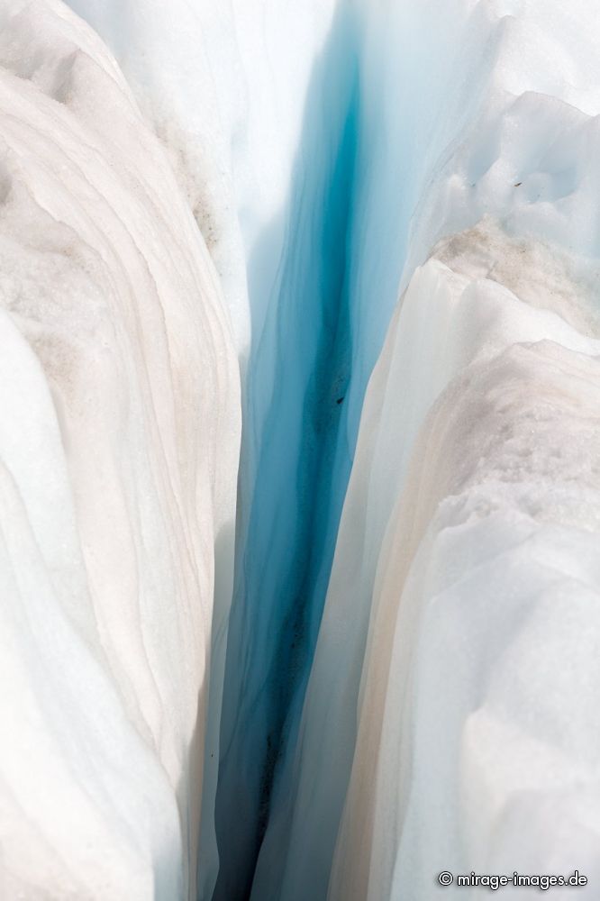 Crack in turquoise
Gornergletscher
Schlüsselwörter: Eis, Kälte, Winter, Spalte, Schnee, weiss, türkis, Gefahr, Schönheit,