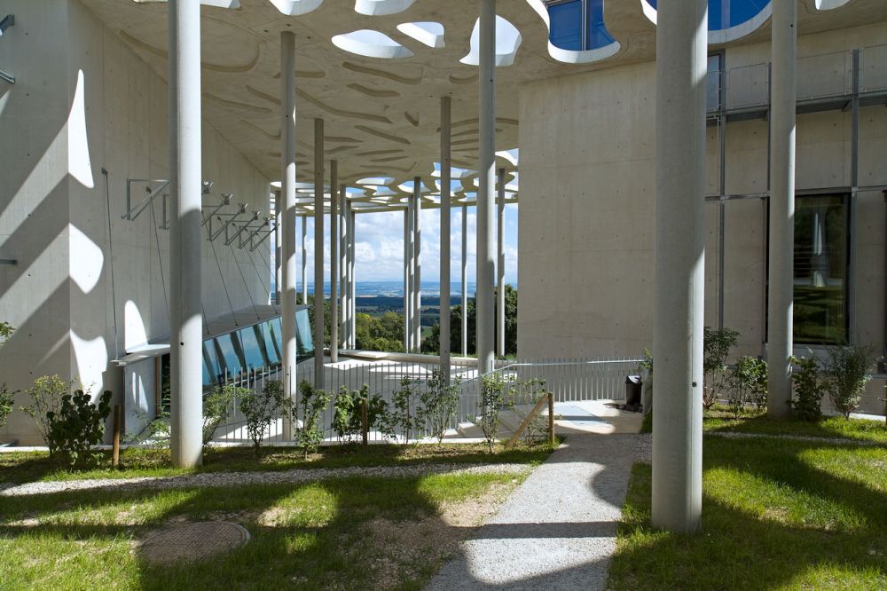 Fondation Jan Michalski
Montricher
Schlüsselwörter: Architektur, Literatur, Gebäude, Schriftsteller, modern, gewagt, exzentrisch, bizarr, Pergola,