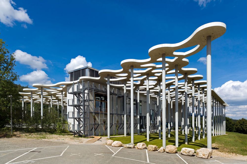 Fondation Jan Michalski
Montricher
Schlüsselwörter: Architektur, Literatur, Gebäude, Schriftsteller, modern, gewagt, exzentrisch, bizarr, Pergola,