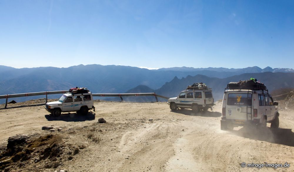 Tata Sumos in action
Sela Pass
