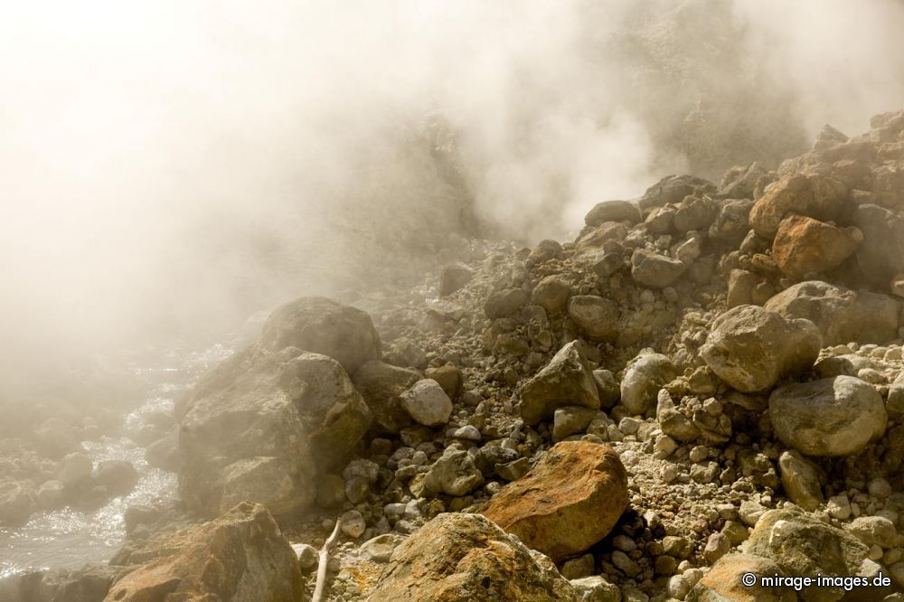 Valley of Desolation
Morne Trois Pitons National Park
Schlüsselwörter: heiß, kochend, Wasser, malerisch, Tal, Regenwald, Landschaft, abgelegen, überwältigend, atemberaubend, Dampf, dampfen, feucht, Weg, Geologie, dramatisch, trekking, Tagesausflug, draussen, Schönheit, Geysir, unwirklich, gefährlich, Schwefel