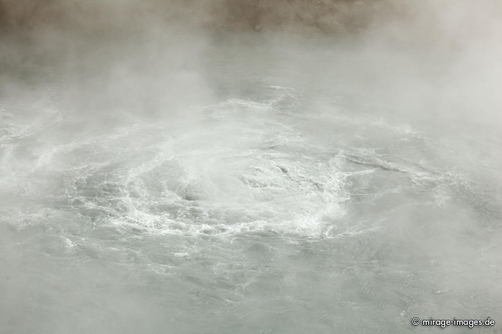 Boiling Lake
Morne Trois Pitons National Park
Schlüsselwörter: heiß, kochend, Wasser, malerisch, Tal, Regenwald, Landschaft, abgelegen, überwältigend, atemberaubend, Dampf, dampfen, feucht, Weg, Geologie, dramatisch, trekking, Tagesausflug, draussen, Schönheit, Geysir, unwirklich, gefährlich, Schwefel